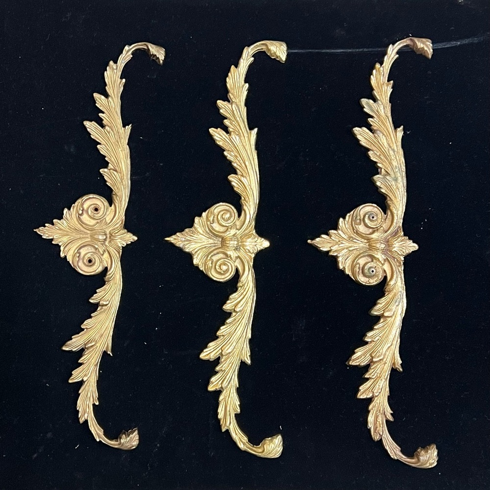 Vintage Solid Brass Wall Decor Ornament Plaque Topper Furniture Accent - Picture 2 of 16